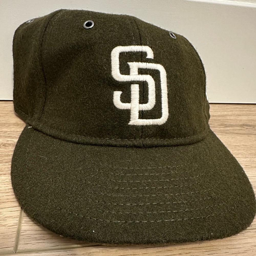 NEW ERA CAP
Wool 950 Retro Crown 9FIFTY OSFM Strapback